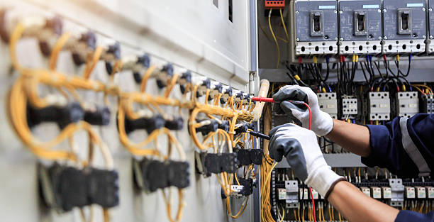 Professional Electrician technician working in Washburn, IL